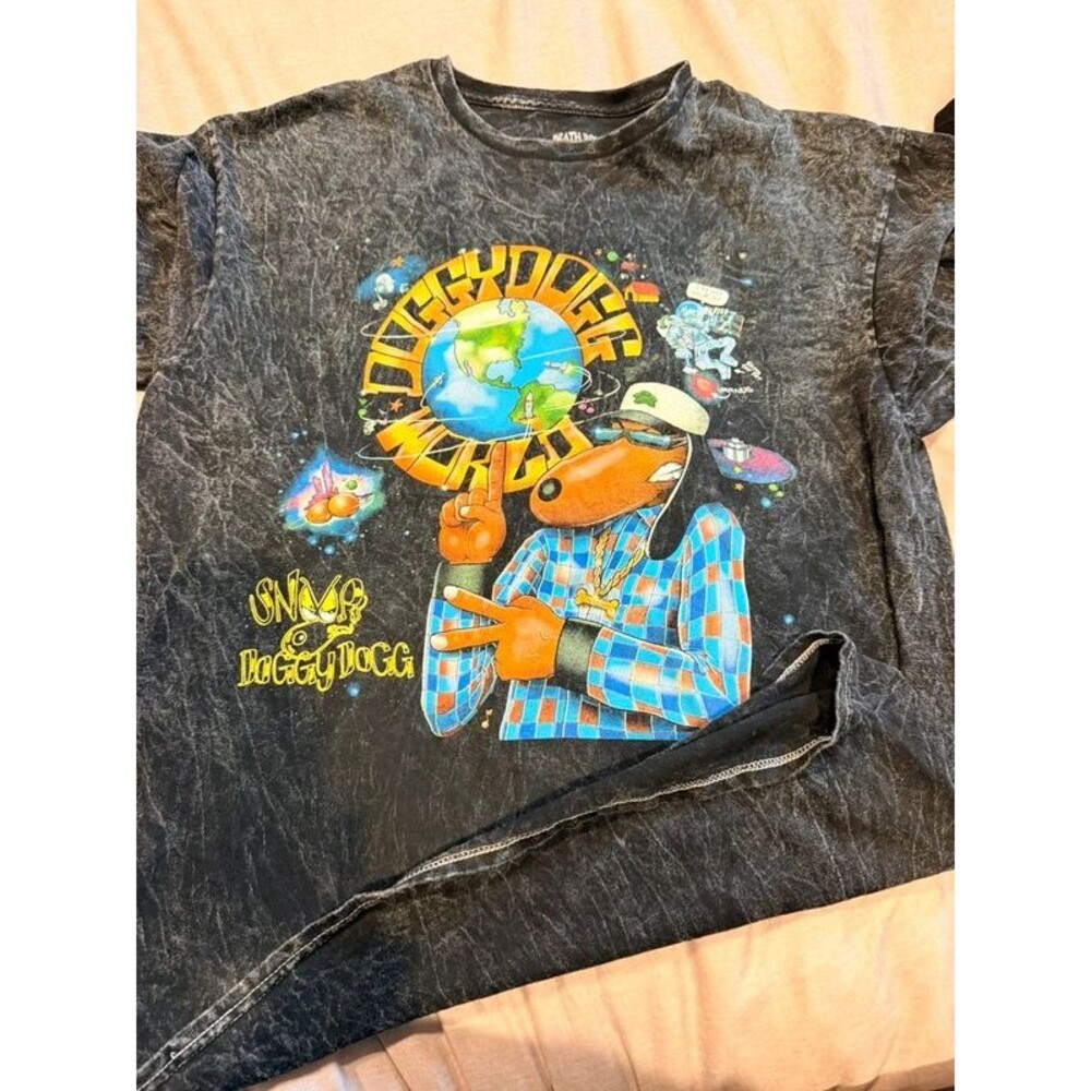 Graphic tee